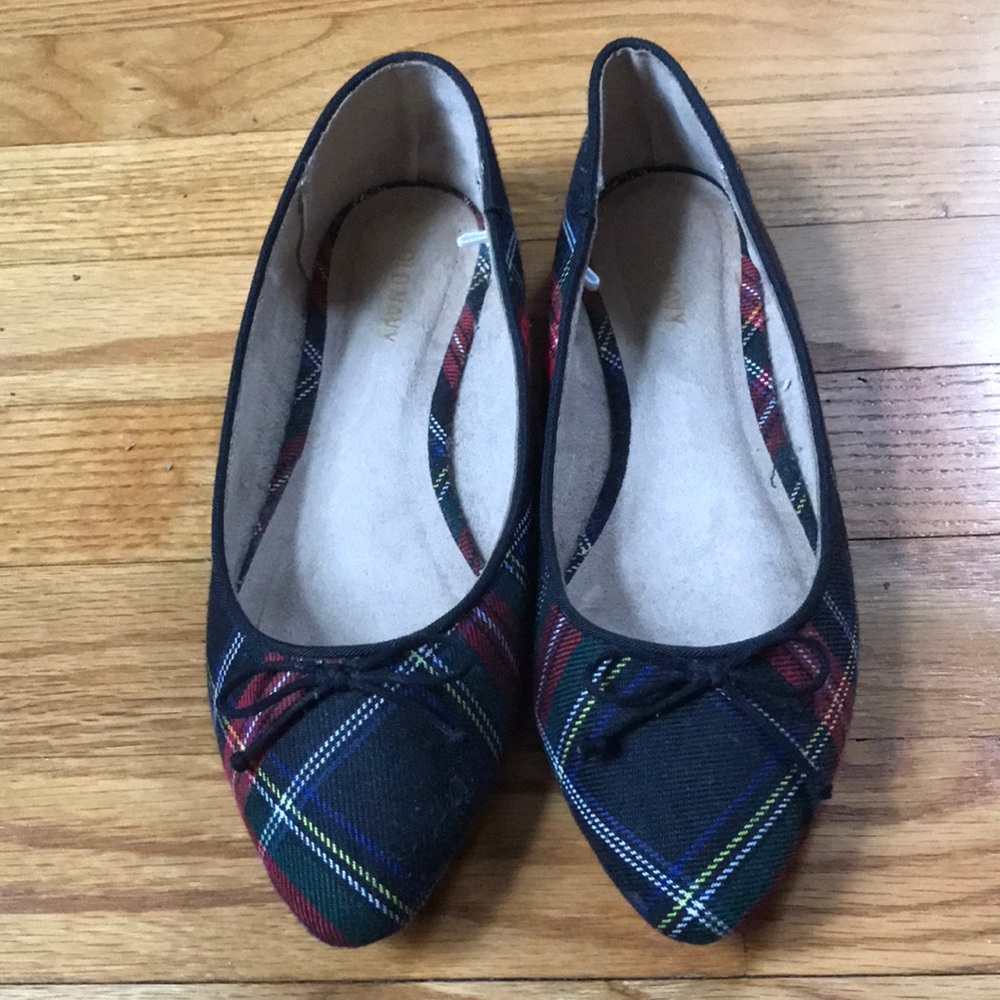 Old Navy women’s holiday plaid flats SZ 6 new/like new
